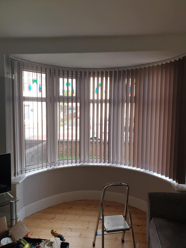 Curved bay window vertical blind